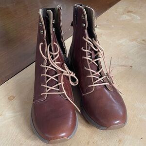 Reef Brown Lace-Up Boots